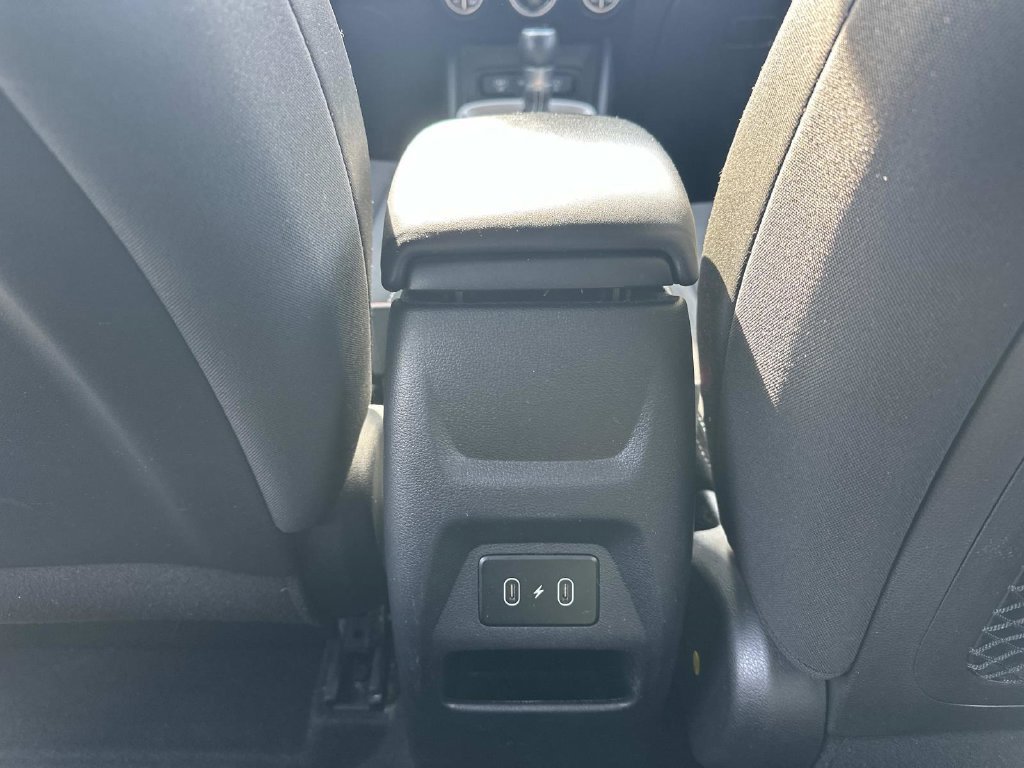 Used 2025 Hyundai Venue SEL FWD image 14