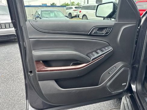 Used 2017 GMC Yukon SLT w/ Premium Edition AWD/4WD image 19