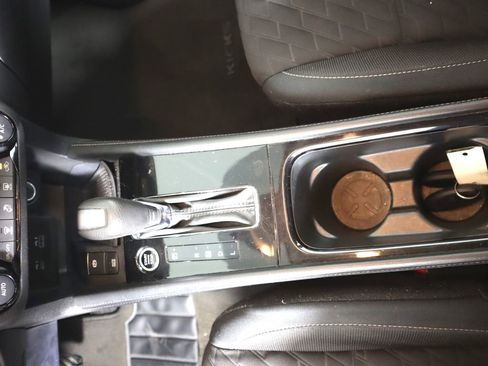Used 2022 Nissan Kicks SV w/ Interior Electronics Package image 12
