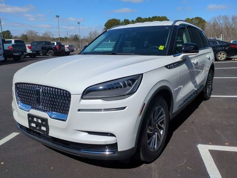 Used 2023 Lincoln Aviator 2WD image 3