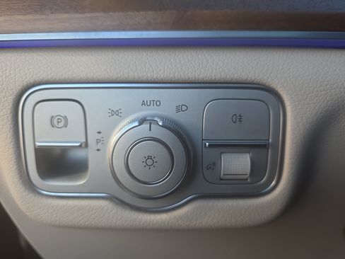 Used 2023 Mercedes-Benz GLS 580 4MATIC image 28