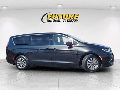 Used 2023 Chrysler Pacifica Touring-L