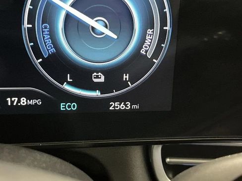 Used 2024 Hyundai Elantra Limited image 6