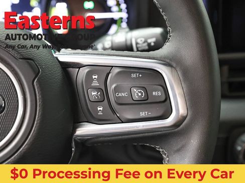 Used 2025 Jeep Wrangler Unlimited Sahara AWD/4WD image 16