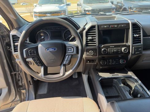 Used 2019 Ford F250 XLT w/ XLT Premium Package image 15