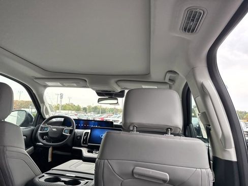 New 2025 Ford Expedition Active image 31