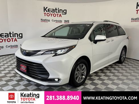 Certified 2024 Toyota Sienna XLE FWD image 10