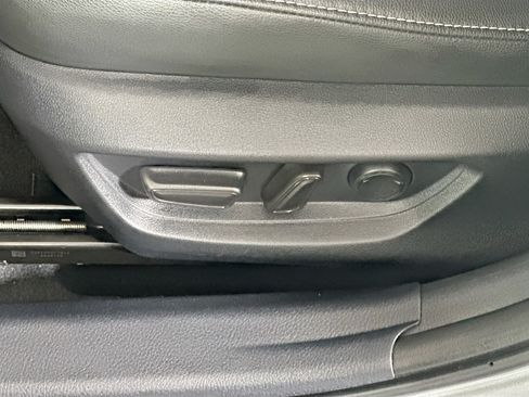 Used 2025 Toyota Camry SE FWD image 13