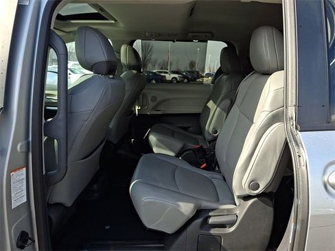 Used 2024 Toyota Sienna XLE image 11