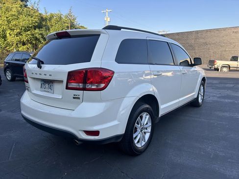 Used 2014 Dodge Journey SXT w/ Flexible Seating Group image 4