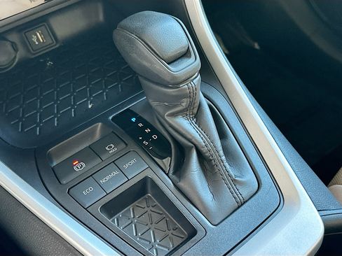 Used 2025 Toyota RAV4 LE image 16