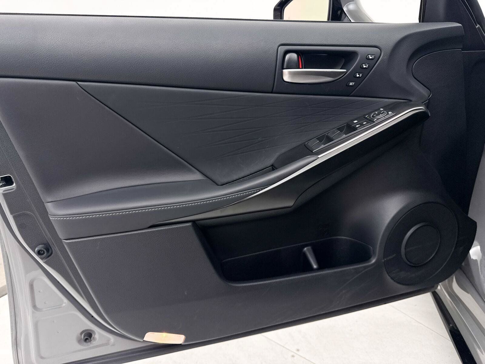 Used 2025 Lexus IS 500 RWD image 32