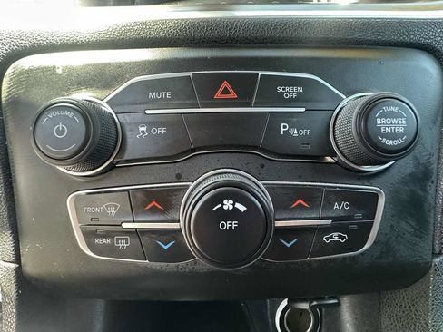 Used 2018 Dodge Charger SXT w/ Blacktop Package RWD image 20