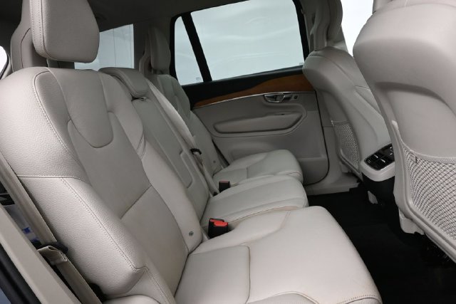 Used 2021 Volvo XC90 T6 Momentum w/ Climate Package AWD/4WD image 30