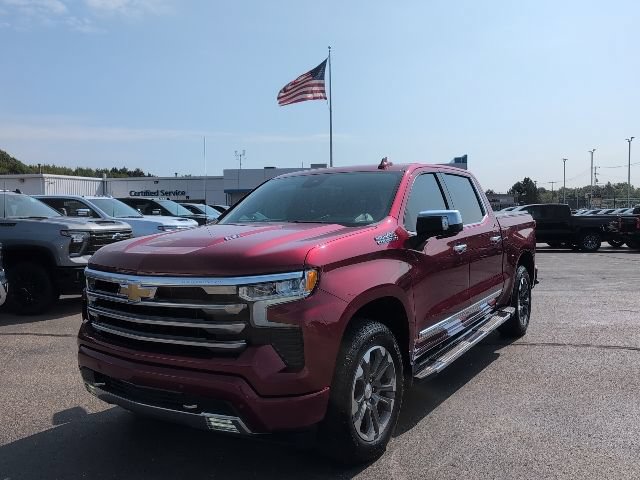 Used 2024 Chevrolet Silverado 1500 High Country w/ Technology Package AWD/4WD image 2