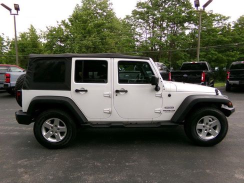 Used 2015 Jeep Wrangler Unlimited Sport w/ Quick Order Package 24S AWD/4WD image 10