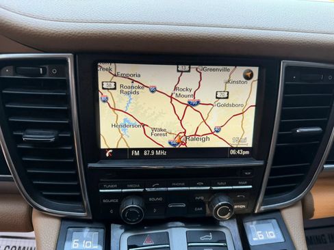 Used 2014 Porsche Panamera RWD image 33