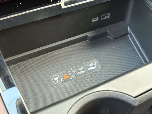 Used 2025 GMC Yukon XL Denali AWD/4WD image 21
