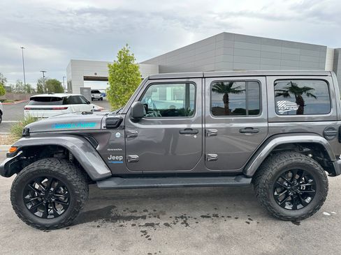 Used 2021 Jeep Wrangler Unlimited Sahara AWD/4WD image 12