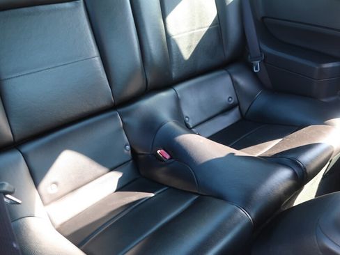 Used 2006 Ford Mustang Premium image 25