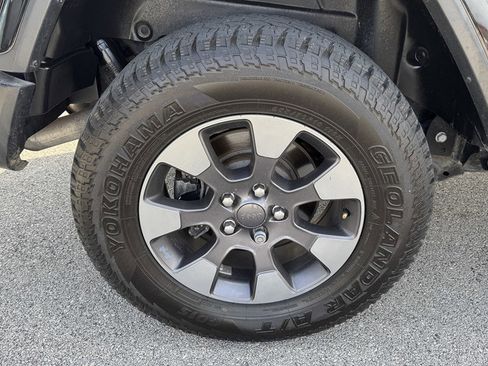 Used 2018 Jeep Wrangler Unlimited Sahara AWD/4WD image 13