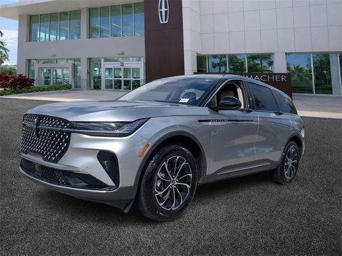 Certified 2025 Lincoln Nautilus Premier image 3