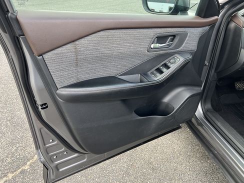 Used 2023 Nissan Rogue SV AWD/4WD image 12