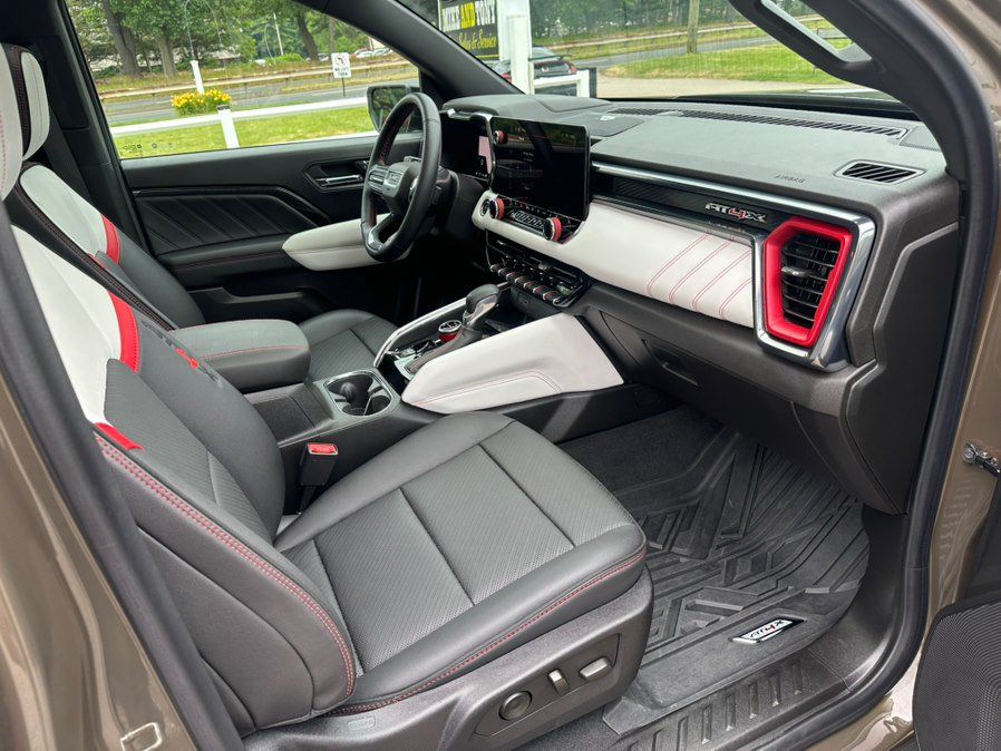 Used 2024 GMC Canyon AT4X AWD/4WD image 15