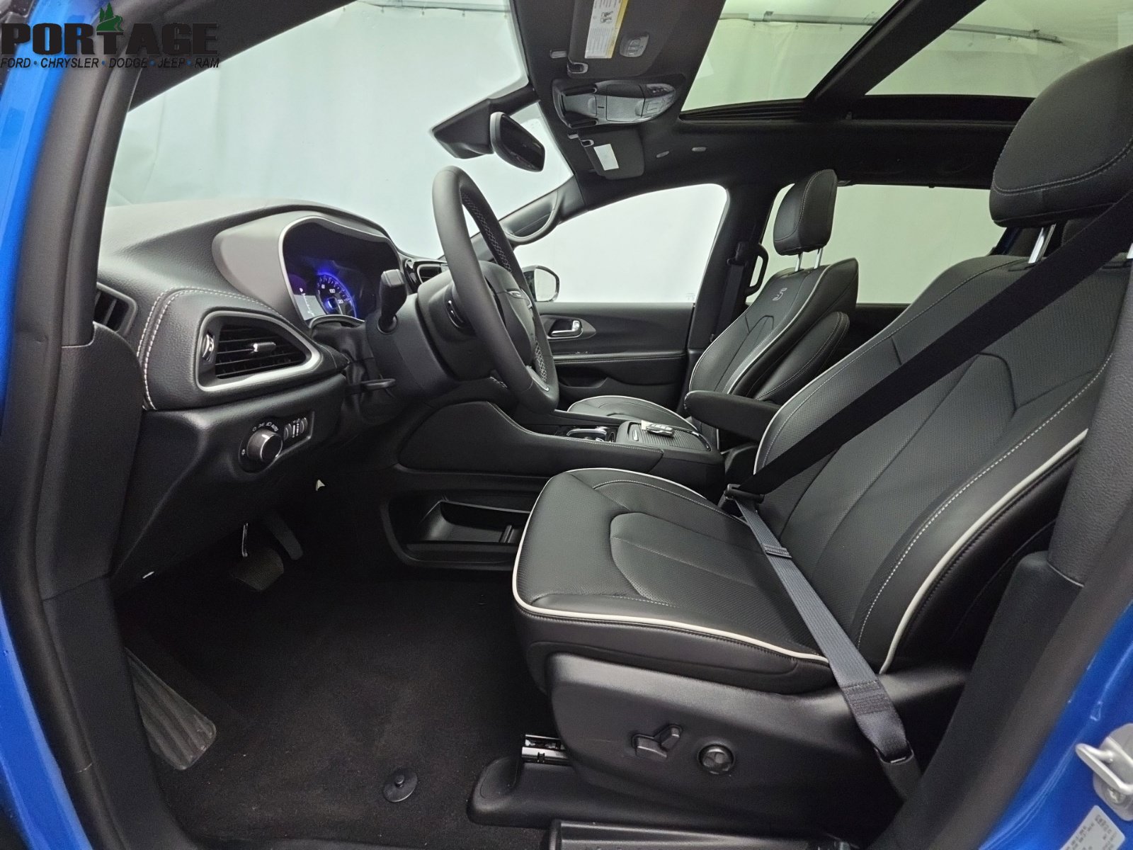 New 2027 Chrysler Pacifica Limited AWD/4WD image 16