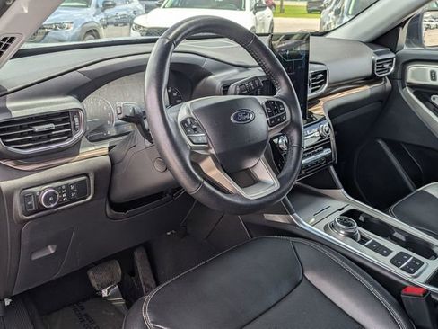 Used 2024 Ford Explorer Limited w/ Limited Technology Package RWD image 32