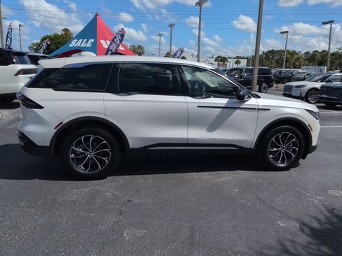 Certified 2025 Lincoln Nautilus Premier AWD/4WD image 3