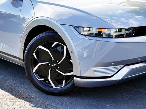 Certified 2024 Hyundai Ioniq 5 Limited RWD image 4