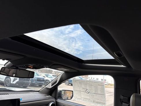 New 2026 Chevrolet Colorado ZR2 w/ Technology Package image 7