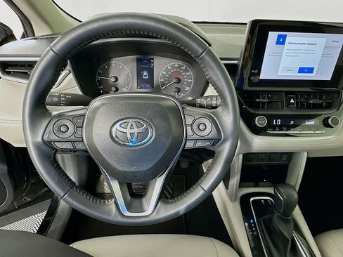 Certified 2025 Toyota Corolla Cross LE FWD image 11