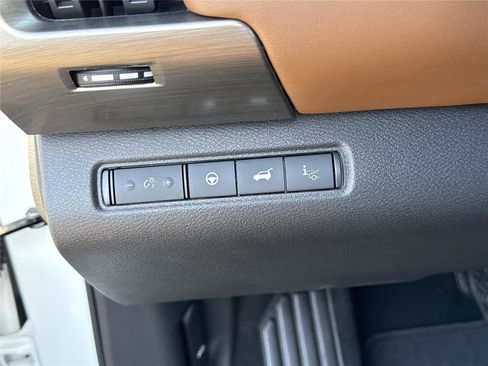 Used 2025 Nissan Pathfinder Platinum w/ Cargo Package FWD image 14
