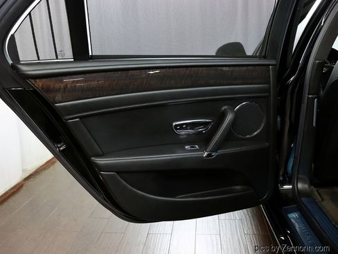 Used 2018 Bentley Flying Spur V8 image 32