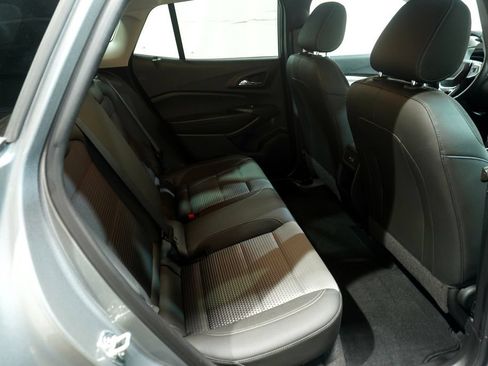 Used 2024 Chevrolet Trax LT w/ LT Convenience Package FWD image 17