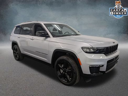 Used 2025 Jeep Grand Cherokee L Limited w/ Black Appearance Package AWD/4WD image 3