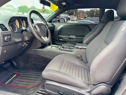Used 2014 Dodge Challenger SXT RWD image 10