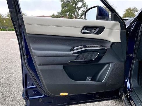 Certified 2022 Nissan Pathfinder SV image 22