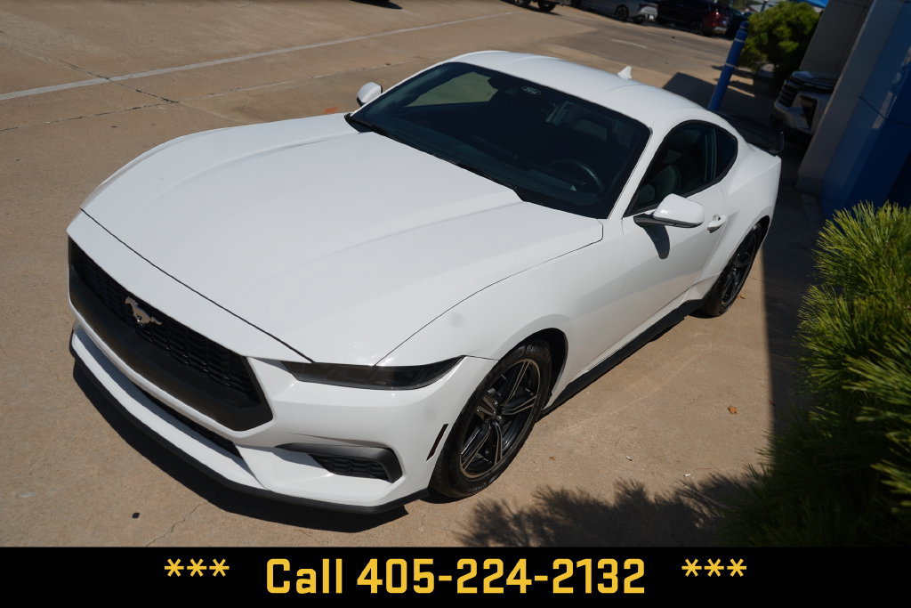 Used 2025 Ford Mustang Coupe RWD image 11
