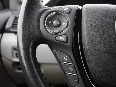 Used 2017 Honda Pilot Touring image 11