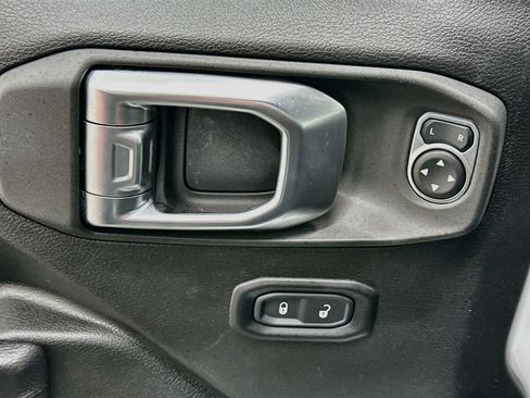 Used 2023 Jeep Wrangler Unlimited w/ Sun & Screen Package AWD/4WD image 15