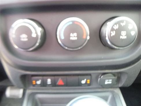 Used 2013 Jeep Compass Latitude w/ Sun/Sound Group image 13