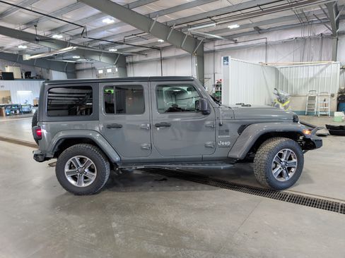 Used 2019 Jeep Wrangler Unlimited Sahara w/ Cold Weather Group AWD/4WD image 2