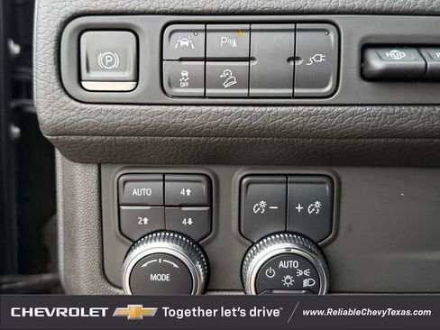 Used 2021 GMC Yukon Denali w/ Advanced Technology Package AWD/4WD image 24