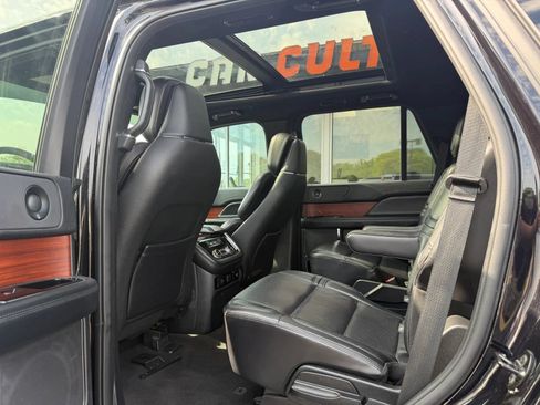 Used 2021 Lincoln Navigator Reserve AWD/4WD image 11