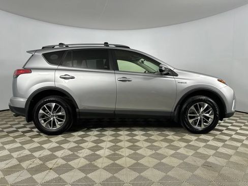 Used 2017 Toyota RAV4 XLE AWD/4WD image 8
