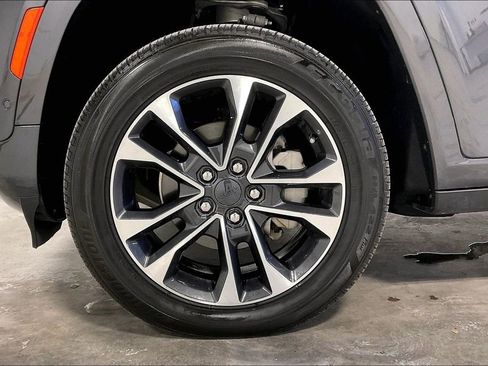 Used 2022 Jeep Grand Cherokee Overland w/ Adv Protech Group III image 11