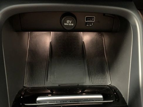 Used 2022 Volvo XC40 T5 R-Design w/ Climate Package image 29